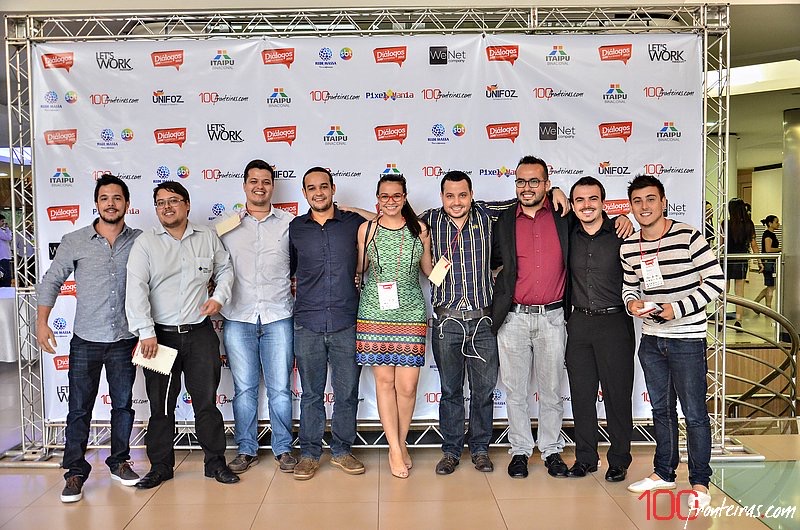 Com a equipe, Diálogos / 100 Fronteiras